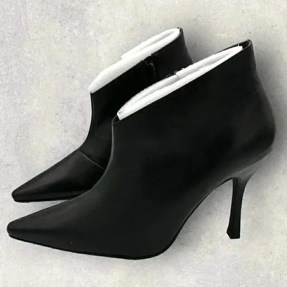 Details Shoes - Details high heel booties black leather women's size 8B